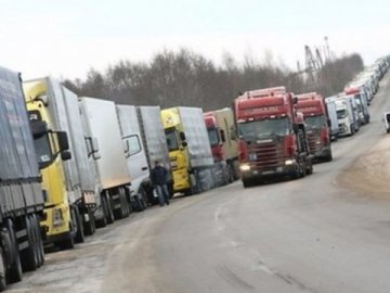 Голова митниці пояснив, чому на «Ягодині» утворилися кілометрові затори