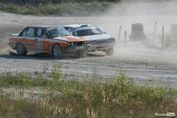 Під час автогонок під Луцьком перекинувся автомобіль. ФОТО