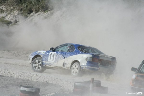 Під час автогонок під Луцьком перекинувся автомобіль. ФОТО