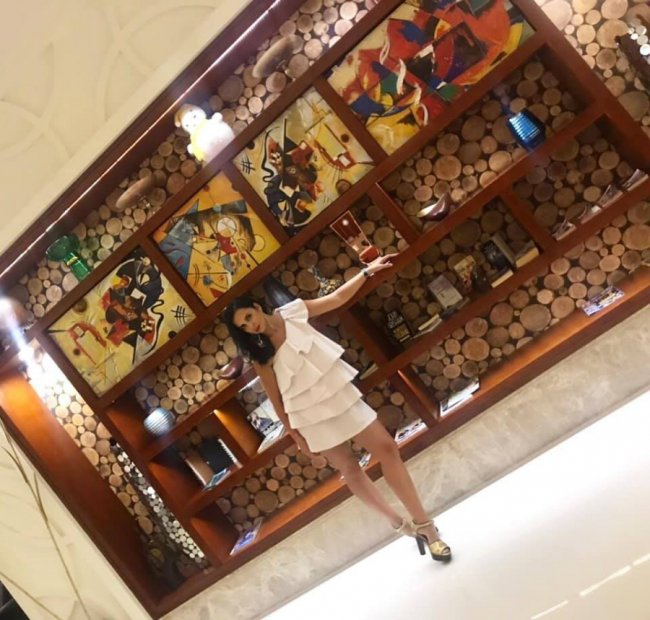 Луцька телеведуча поділилася спекотними фото з екзотичного відпочинку