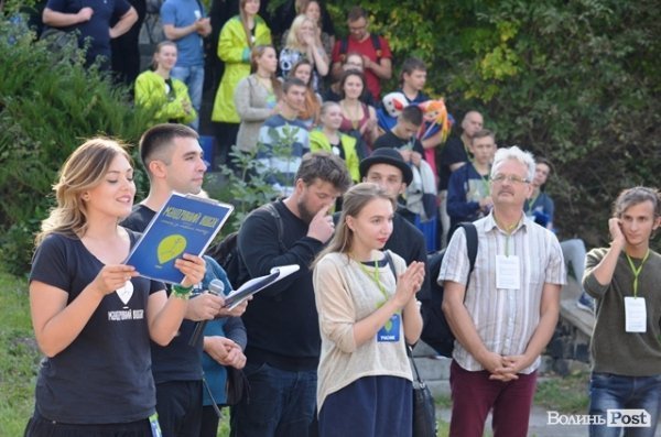 Відкриття театрального фестивалю «Мандрівний вішак - 2016» у Луцьку. ФОТО