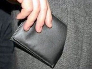 Лучанин вночі побив чоловіка та вкрав у нього гаманець з 12 тисячами