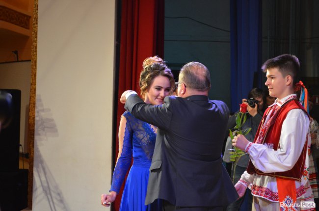 «Ви переможці»: у Луцьку нагородили випускників-медалістів. ФОТО