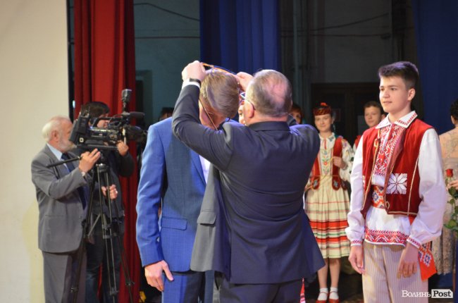 «Ви переможці»: у Луцьку нагородили випускників-медалістів. ФОТО