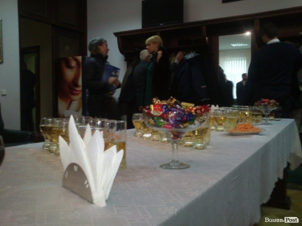 Луцьким депутатам влаштували «новорічний корпоратив». ФОТО. ВІДЕО