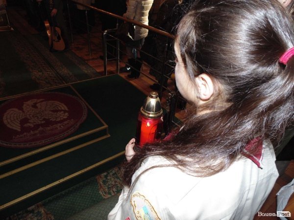 Пластуни передали Вифлиємський вогонь православній громаді Луцька. ФОТО. ВІДЕО