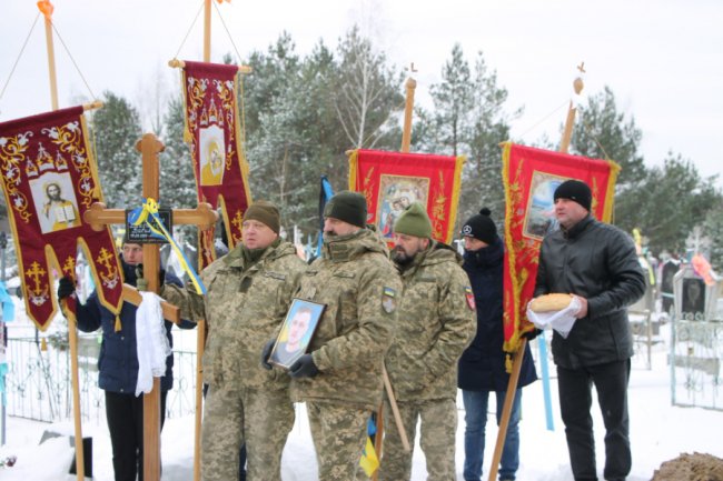 Майже п'ять місяців вважався зниклим безвісти: на Волині попрощалися з Героєм Владиславом Величком
