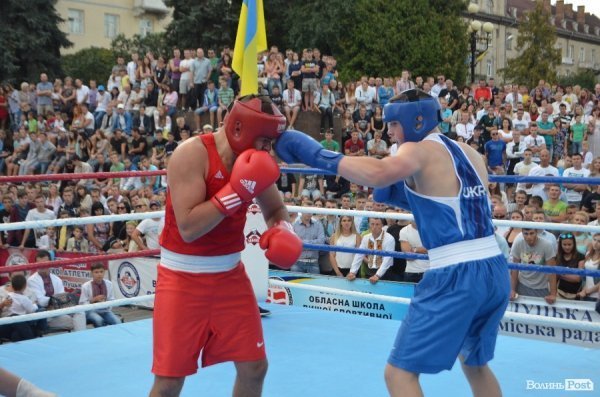 Кров'ю і потом: як у Луцьку билися за перемогу в боксі. ФОТОРЕПОРТАЖ
