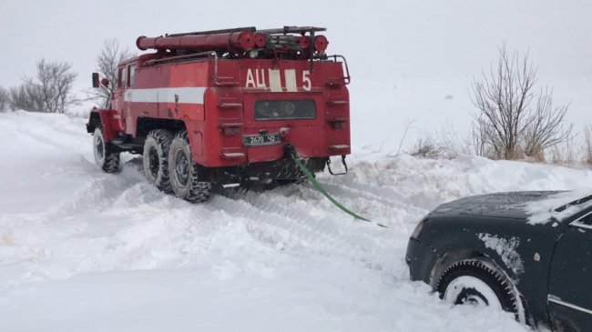На Волині із замету витягнули «швидку», яка транспортувала хворого, підключеного до апарату ШВЛ. ВІДЕО