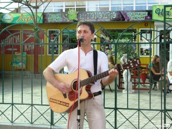 Марафон вуличної поезії у Луцьку. ФОТО