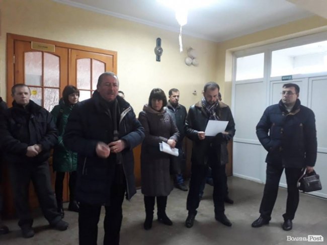 «Зривали підлогу і продавали людям»: пояснили, чому у Гіркій Полонці не завершили ремонт шкільного спортзалу