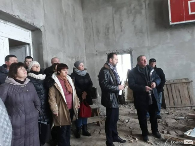 «Зривали підлогу і продавали людям»: пояснили, чому у Гіркій Полонці не завершили ремонт шкільного спортзалу