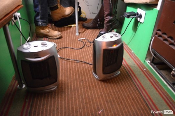 Як ночує луцький Євромайдан. ФОТО