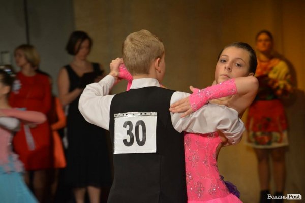 Луцьку сцену запалювали «різдвяні зірочки». ФОТО. ВІДЕО