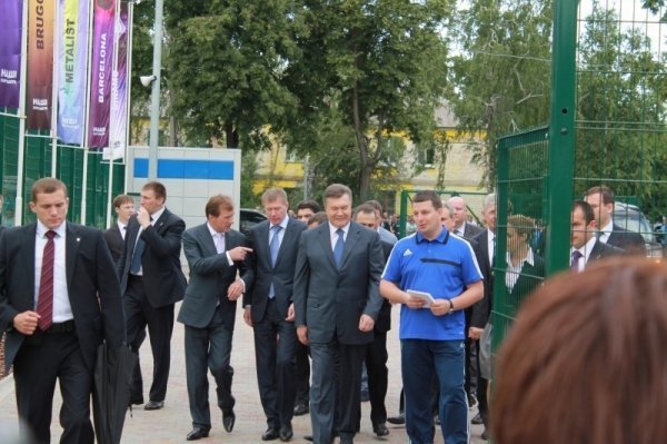 Як Янукович у футбол грав. ФОТО. ВІДЕО