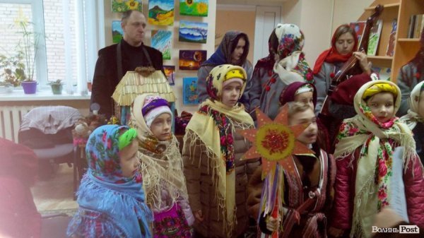 Дітлахи розважали колядками бійців у волинському госпіталі