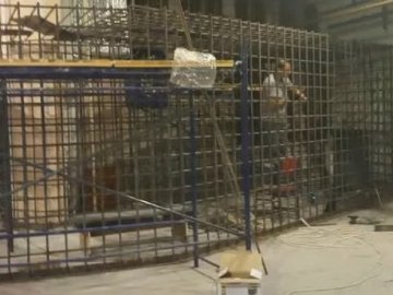 У Маріуполі загарбники другу добу блокують філармонію, де готують судилище