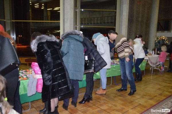 Добро під ялинку: в Луцьку новорічний благодійний ярмарок