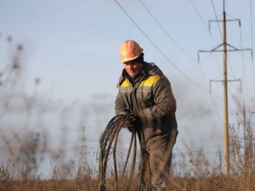 Україна частково перейшла на графіки відключення світла: що відомо і список областей