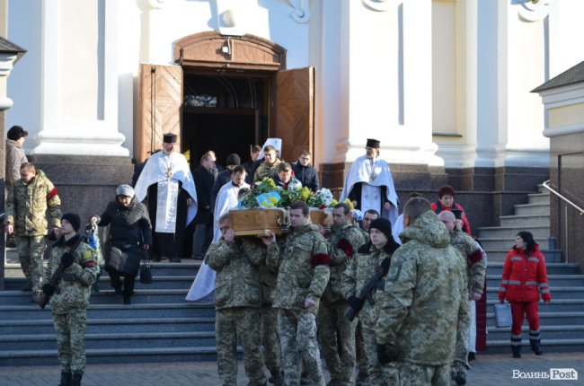 Загинув у день народження: Луцьк попрощався з воїном Віктором Лахаєм. ФОТОРЕПОРТАЖ