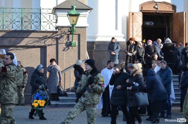 Загинув у день народження: Луцьк попрощався з воїном Віктором Лахаєм. ФОТОРЕПОРТАЖ