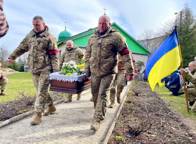 Назавжди 33: на Волині попрощалися з Героєм Романом Филипенком