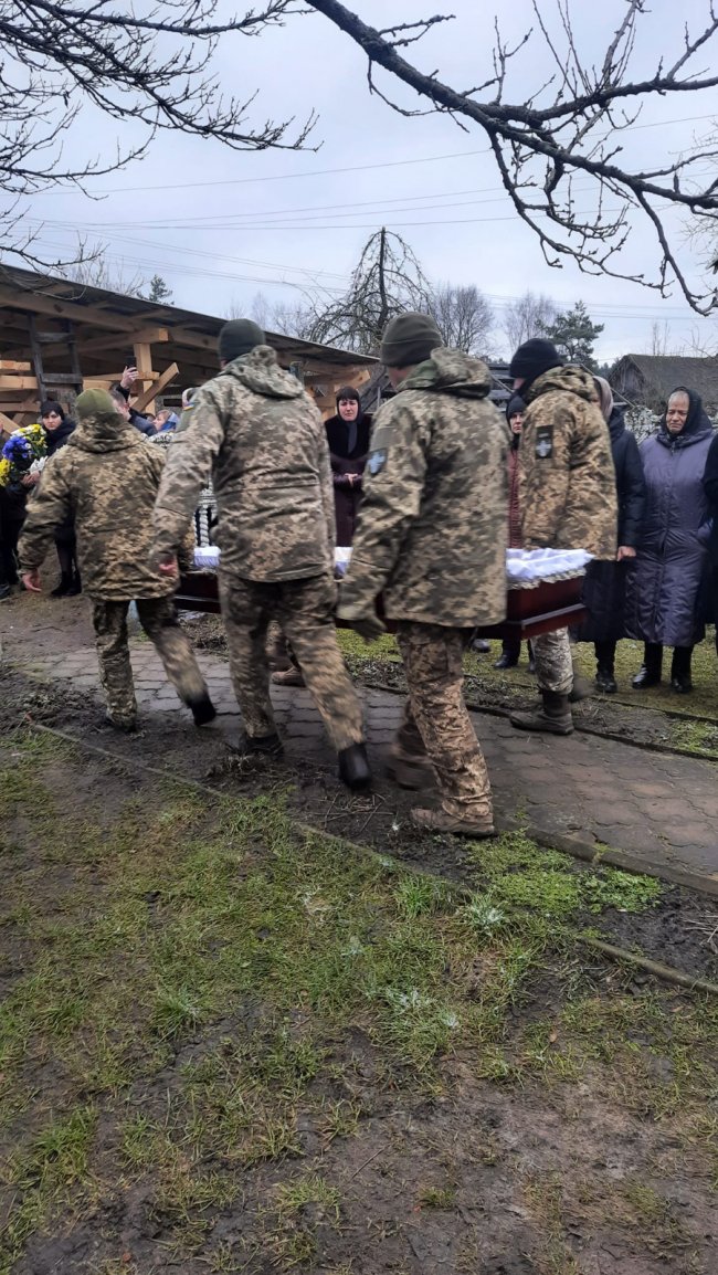 На Волині попрощалися із військовим Сергієм Панасюком, який загинув біля білоруського кордону. ФОТО