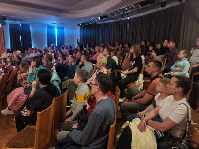 Луцькі театрали здійснили благодійні покази у Польщі. ФОТО