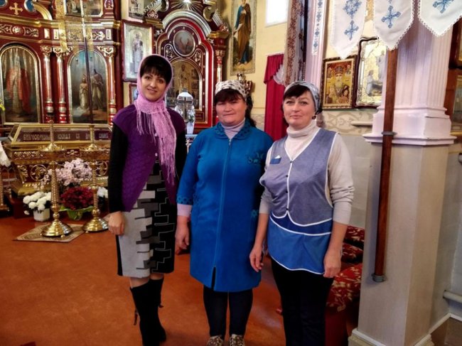 Волинський священик показав, як прихожани наводять лад у храмі. ФОТО