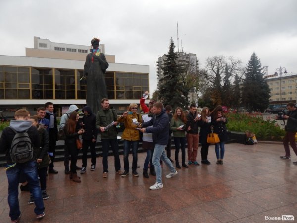 На Театральному майдані Луцька встановили безплатний wi-fi. ФОТО