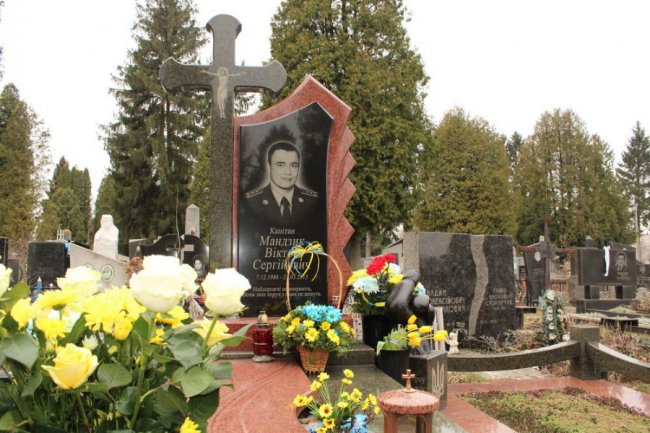 Колеги вшанували капітана СБУ, який загинув у зоні АТО. ФОТО