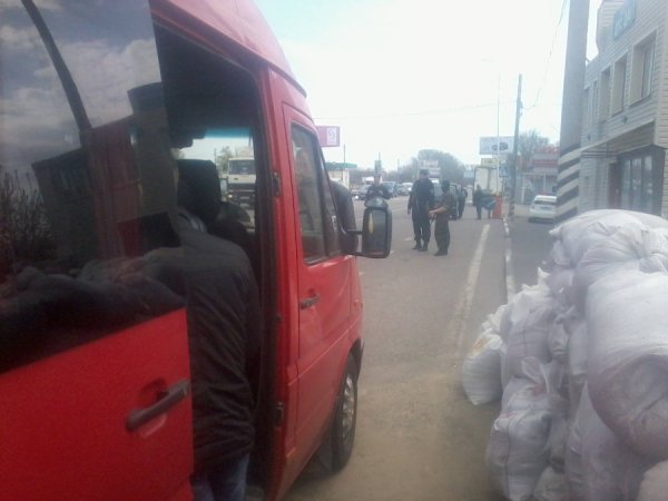 Волинських самооборонівців у Харкові зустріли з автоматами