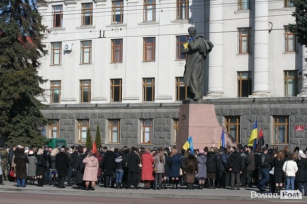 Луцьк вшанував Шевченка. ФОТО