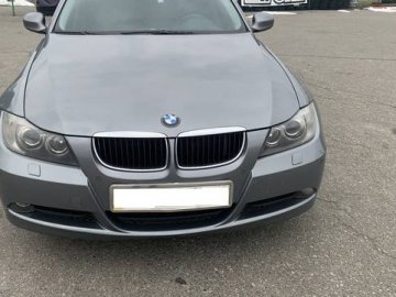 Шукали майже 3 роки: у Рівному на СТО знайшли викрадену BMW 