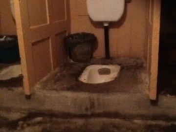 Фотосесія в туалеті та селфі в польоті: урок у Ковельській школі, після якого побили дитину. ФОТО