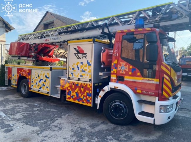 Волинські рятувальники отримали два нові спецавтомобілі