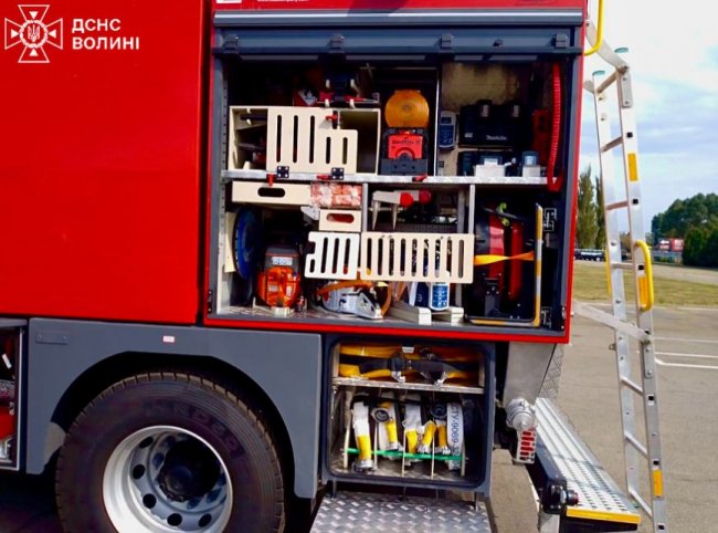 Волинські рятувальники отримали два нові спецавтомобілі