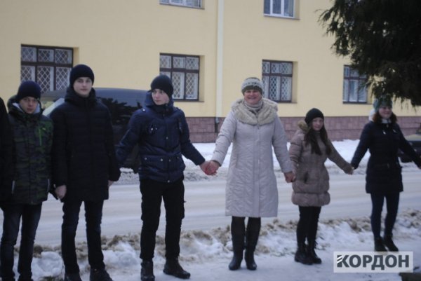 Дітлахи на Волині створили Ланцюг єднання