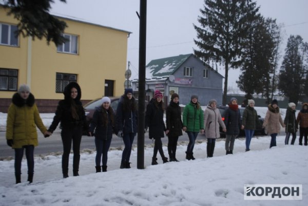 Дітлахи на Волині створили Ланцюг єднання