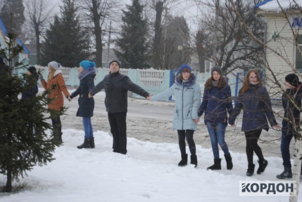 Дітлахи на Волині створили Ланцюг єднання