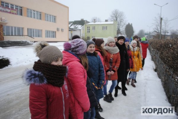 Дітлахи на Волині створили Ланцюг єднання