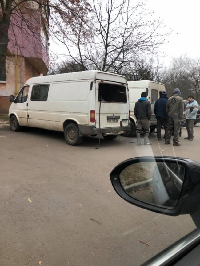 У Луцьку вночі обікрали бус. ФОТО