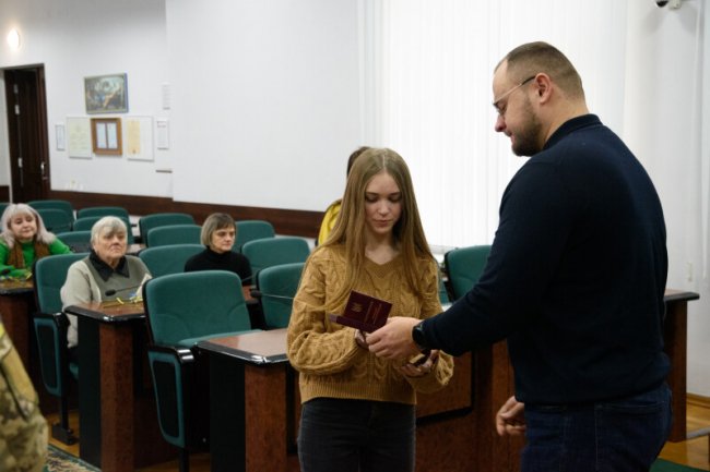 У Луцьку вручили державні нагороди родинам загиблих захисників. ФОТО