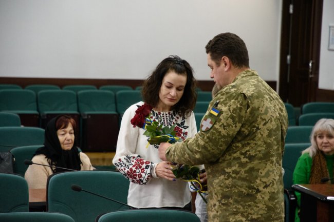 У Луцьку вручили державні нагороди родинам загиблих захисників. ФОТО