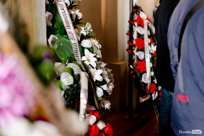 «Вивільнюємося ціною життя Героїв»: у Луцьку попрощалися із Владиславом Недільком. ФОТО