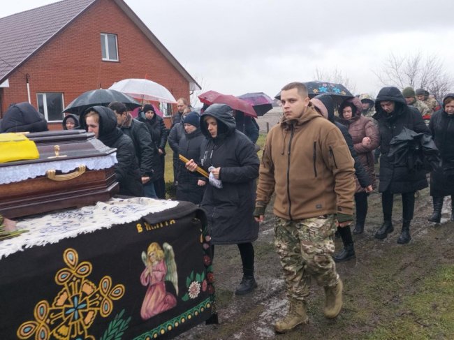 Скорботний день: на Волині попрощалися із воїном Олегом Патіюком