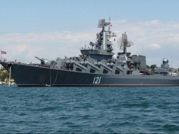 Крейсер «Москва» після влучання перекинувся і почав тонути 