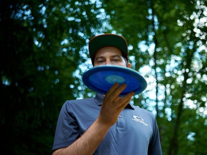 Спорт, де важать кут, вітер і терпіння: як у Луцьку розвивають диск-гольф