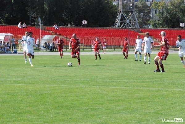 Матч поколінь в Луцьку: ветерани «Волині» проти сучасників. ФОТО