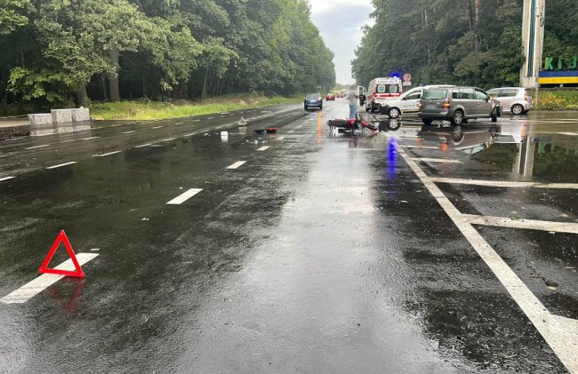 ДТП на Волині: зіткнулися автомобіль та мотоцикл. ФОТО